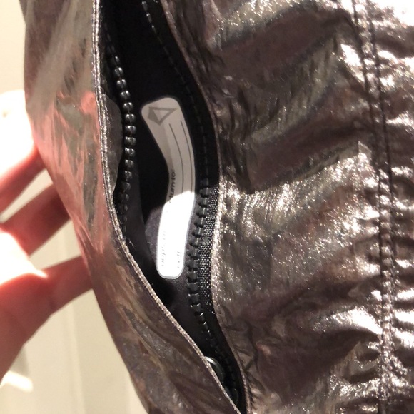 Ivivva girl’s iridescent windbreaker - Picture 11 of 12